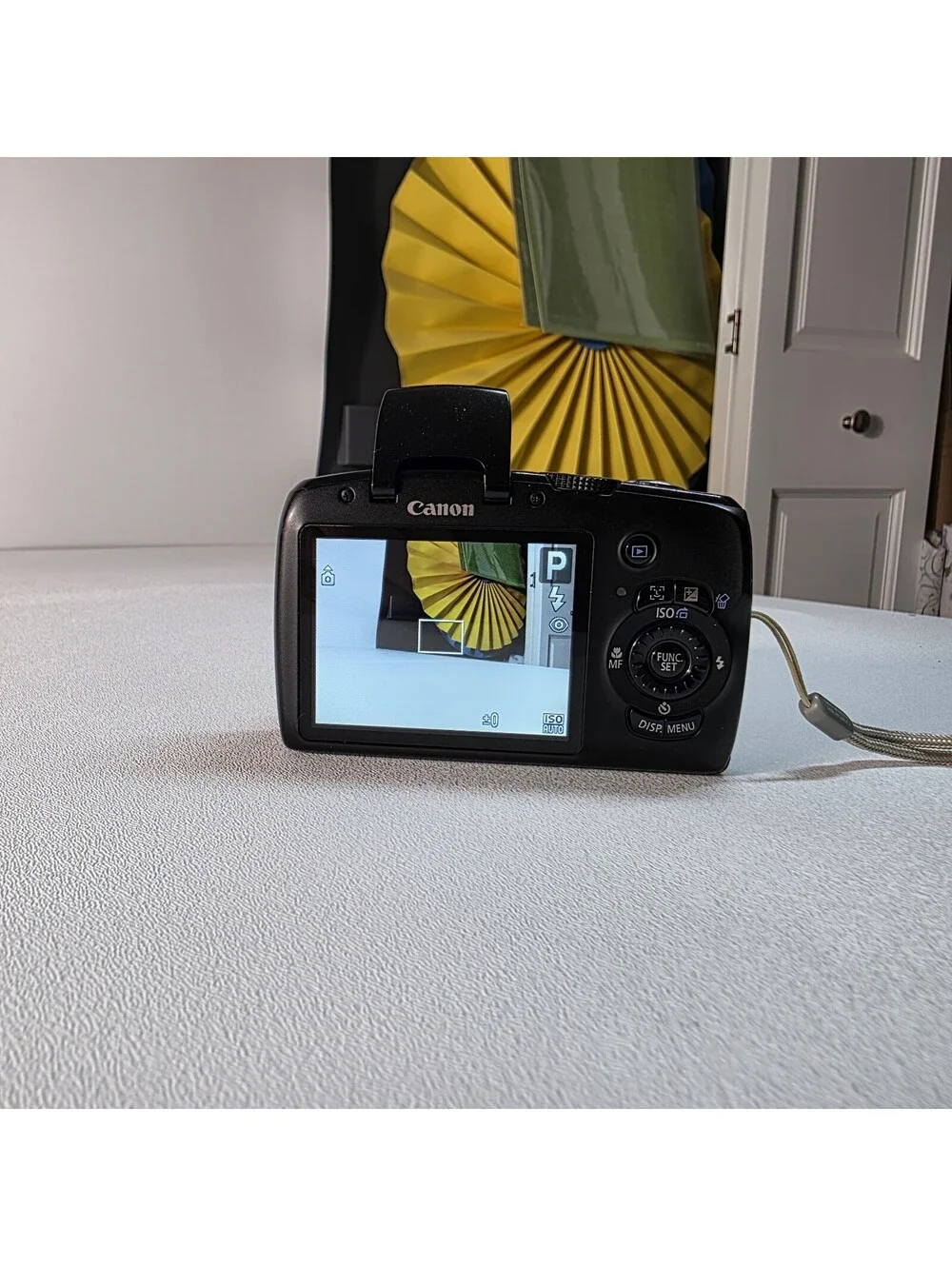 Canon PowerShot SX120 IS Digital Camera 10MP — 10x Optical Zoom - Batteries Card